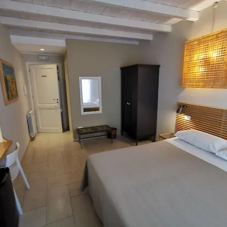 Re Umberto מילאצו